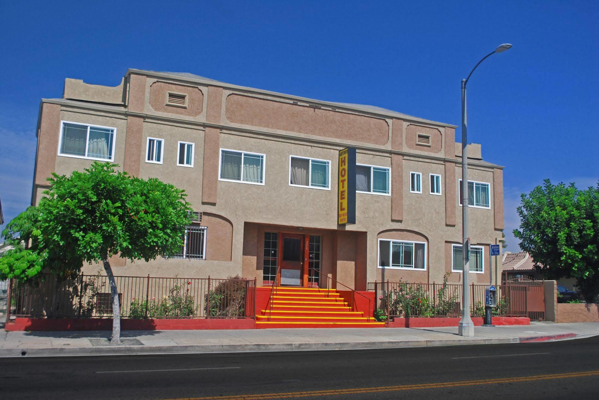 Antonio - Downtown Angeles, Near Hollywood