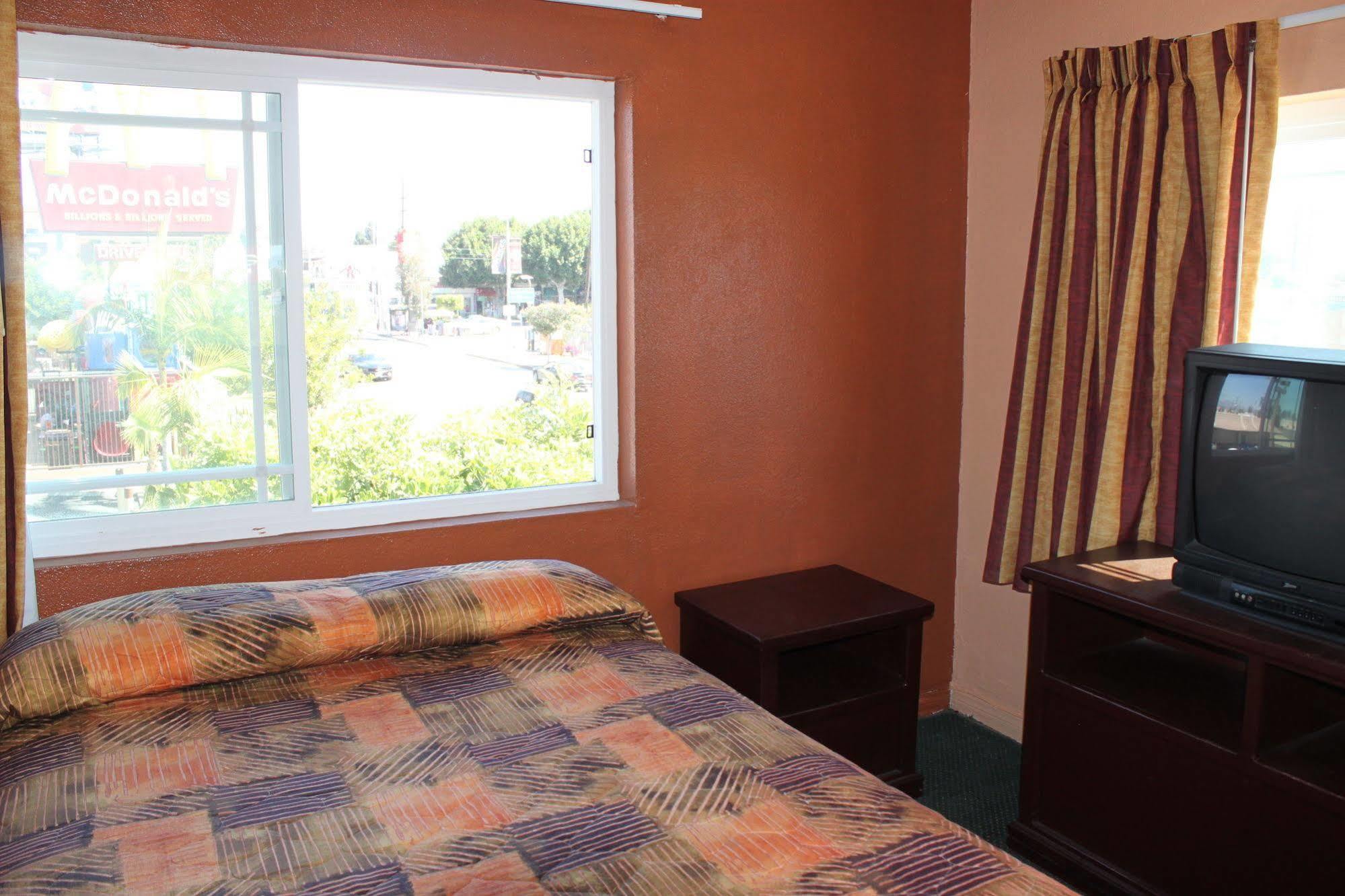 Hotel Antonio - Downtown Angeles, Near Hollywood