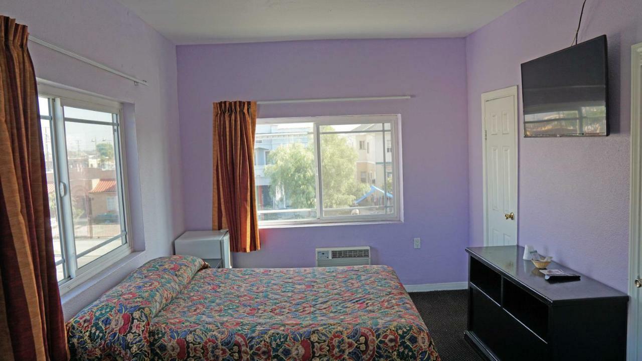 Antonio - Downtown Angeles, Near Hollywood Hotel 2*