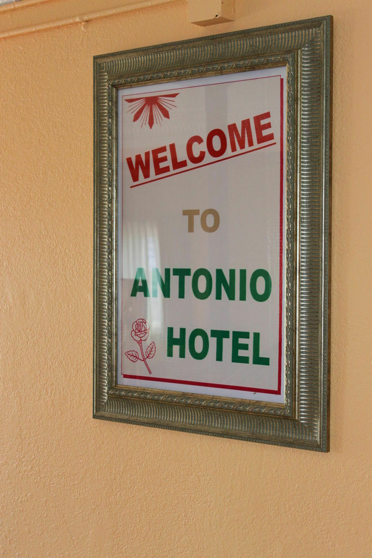 Antonio - Downtown Angeles, Near Hollywood